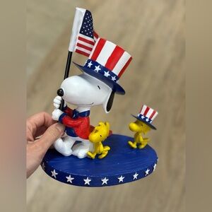 Peanuts Patriotic Snoopy & Woodstock Statue - Red White Blue Yellow